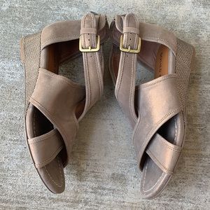 Donald J. Pliner Vivica Wedge in Light Bronze